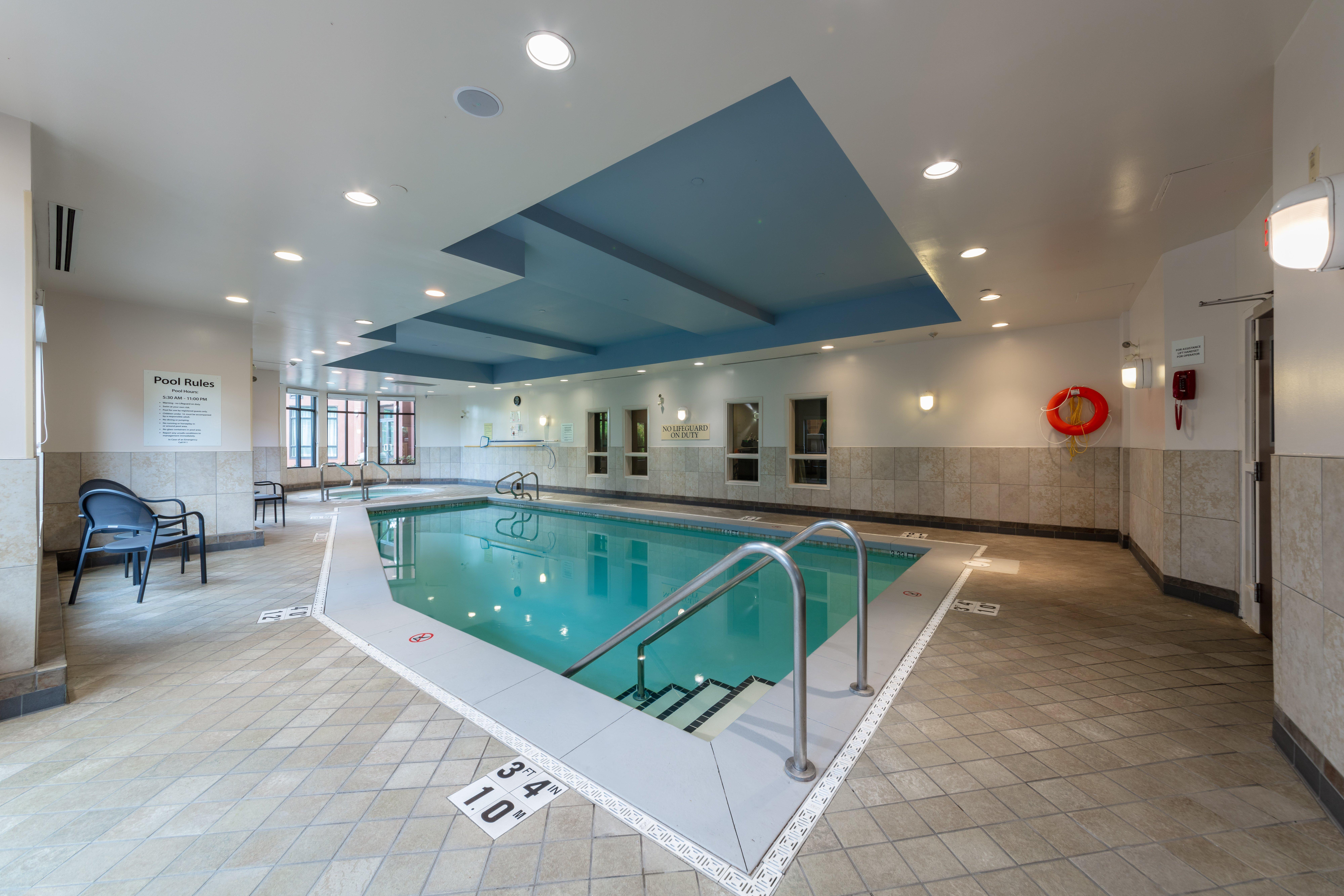 Holiday Inn Express & Suites Riverport Richmond By Ihg Exterior foto