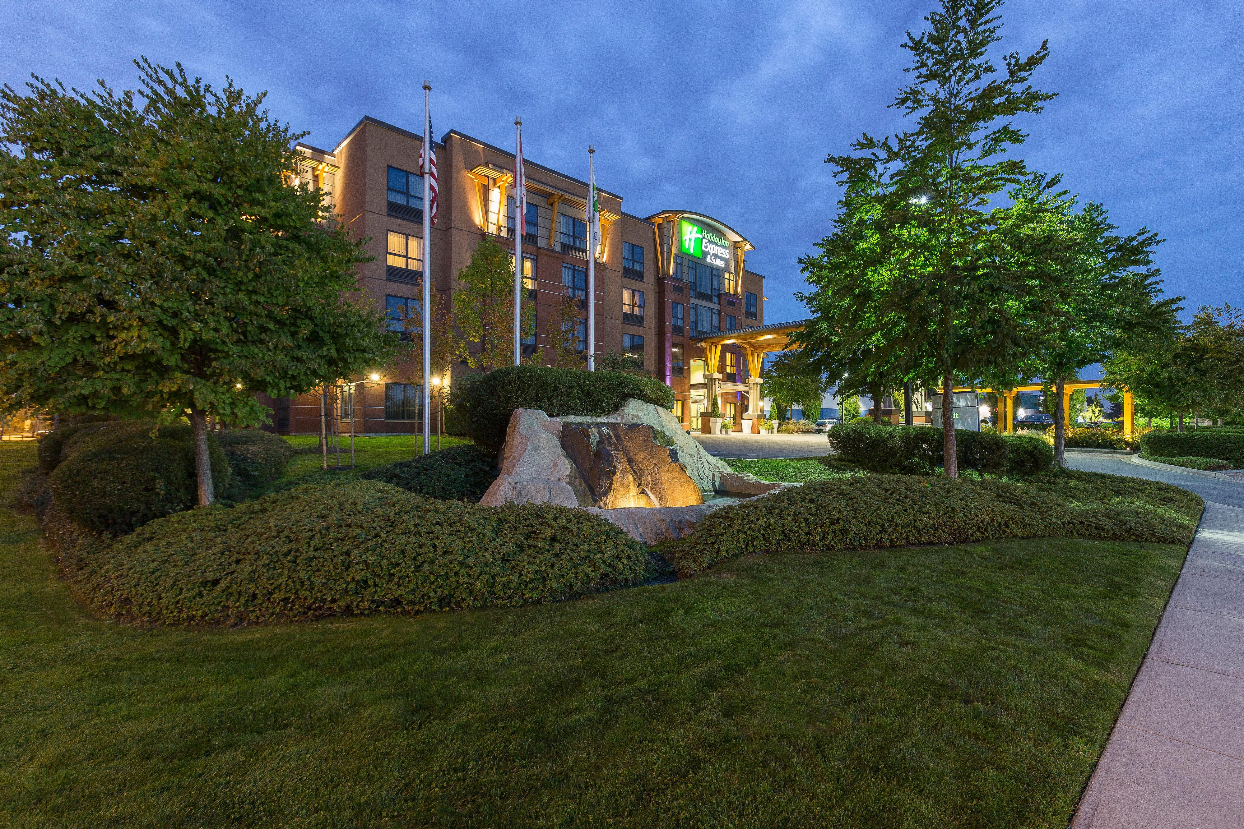 Holiday Inn Express & Suites Riverport Richmond By Ihg Exterior foto