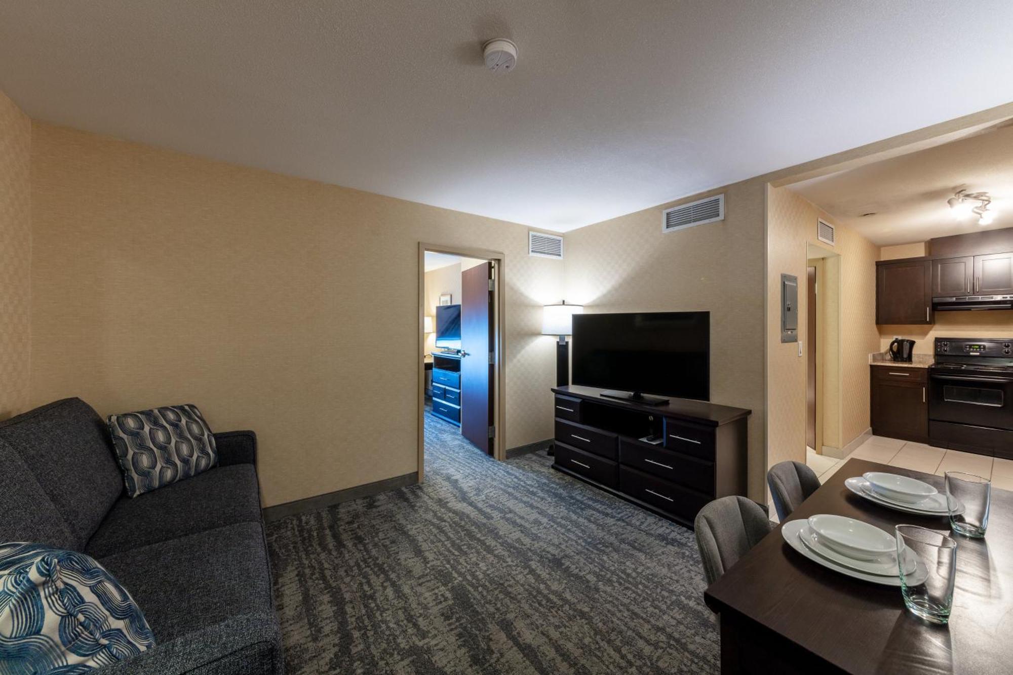 Holiday Inn Express & Suites Riverport Richmond By Ihg Exterior foto